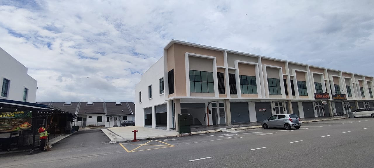 WhatsApp Image 2026-09-29 at 5.12.44 PM Bandar Botanik Parklands Jasin Double Storey End Lot Shoplot For Rent