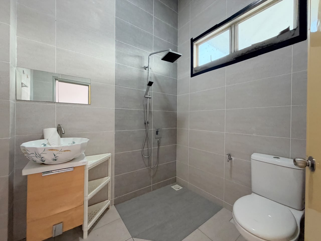 Taman Limbongan Jaya Double Storey Semi-D For Rent