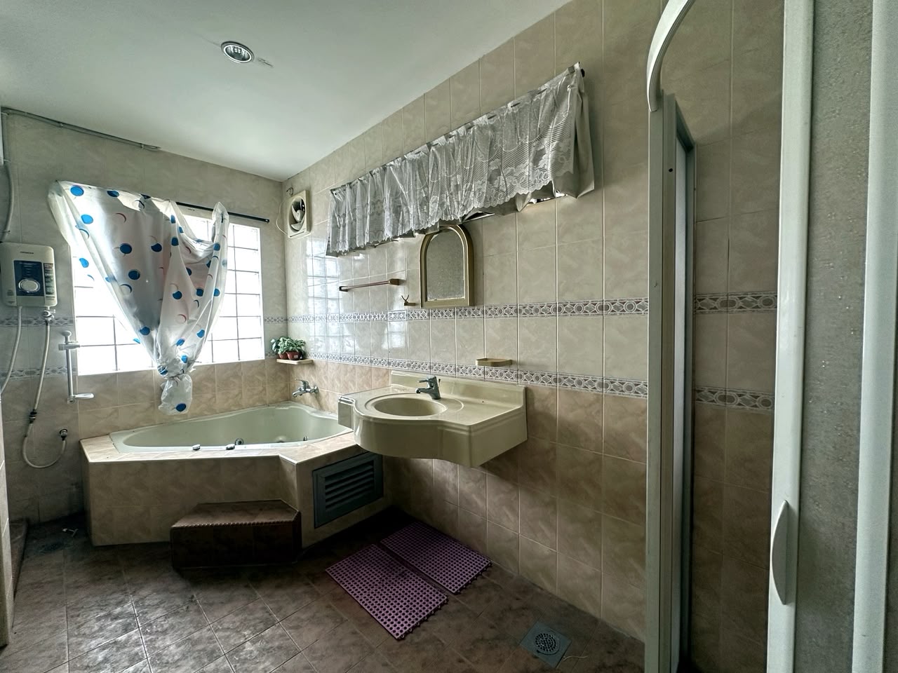 Kampung Lapan 2 Storey Corner Terrace House For Sale – Huge Extra land