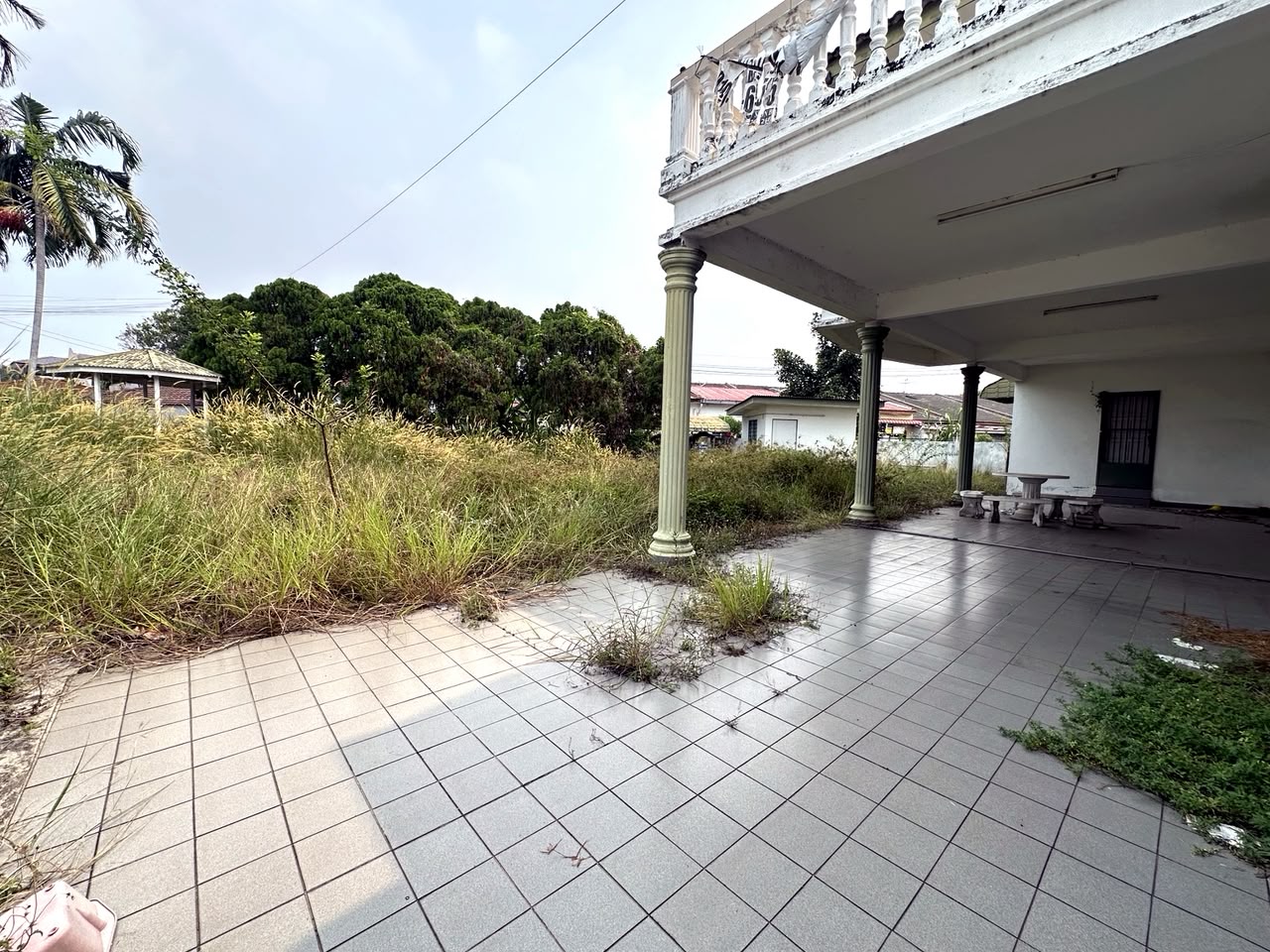Kampung Lapan 2 Storey Corner Terrace House For Sale – Huge Extra land