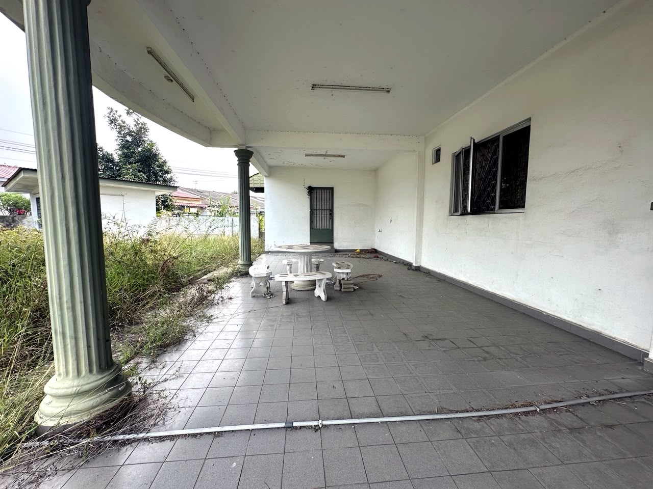 Kampung Lapan 2 Storey Corner Terrace House For Sale – Huge Extra land