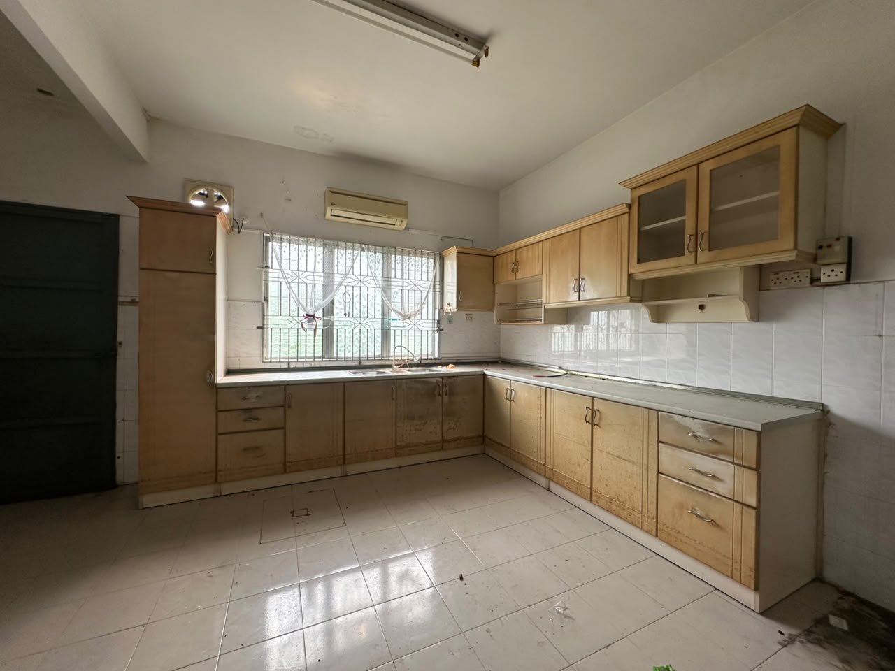 Kampung Lapan 2 Storey Corner Terrace House For Sale – Huge Extra land