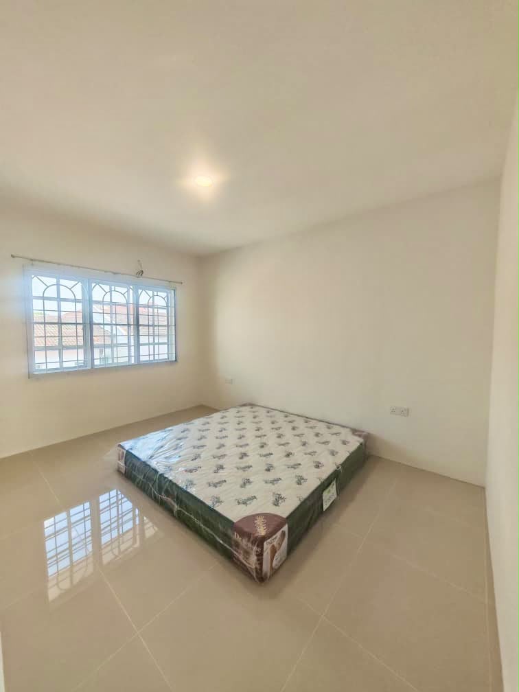 Kampung Lapan 2.5 Storey Terrace House For Sale – Newly Renovated