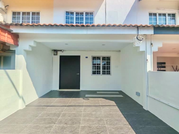Kampung Lapan 2.5 Storey Terrace House For Sale – Newly Renovated