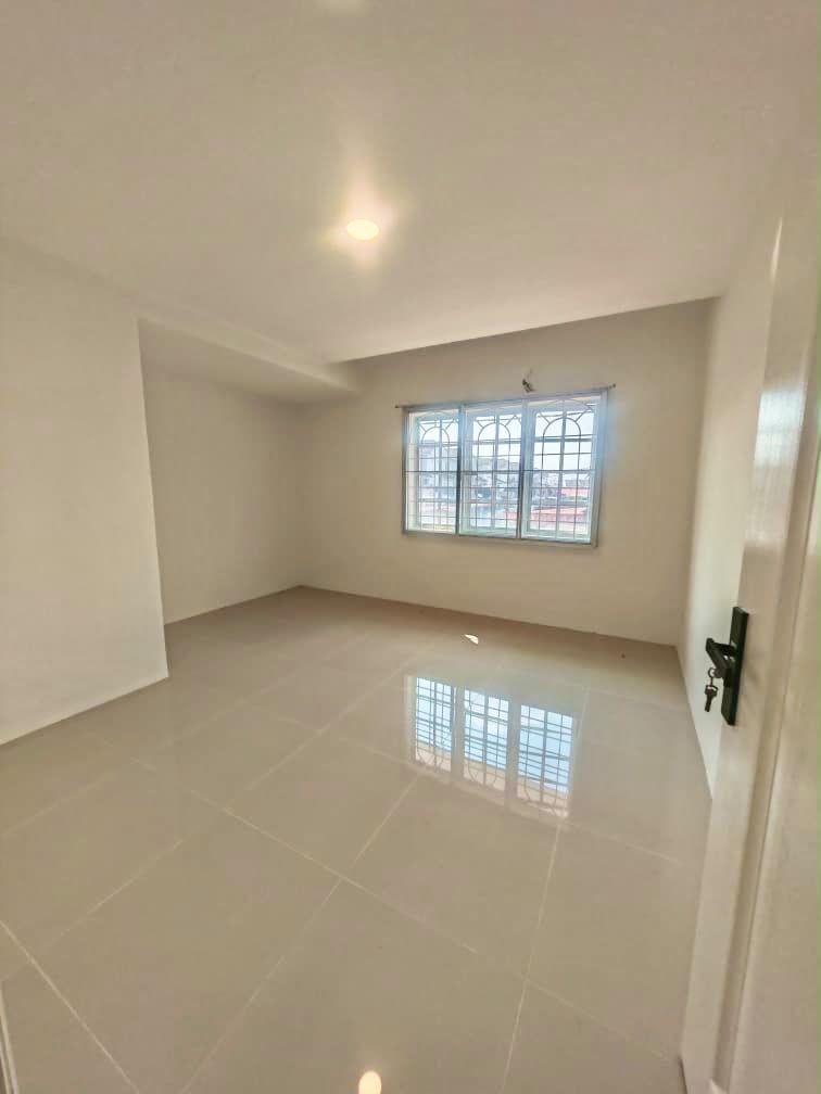 Kampung Lapan 2.5 Storey Terrace House For Sale – Newly Renovated