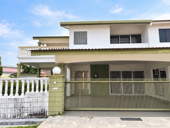 Kampung Lapan 2 Storey Corner Terrace House For Sale – Huge Extra land